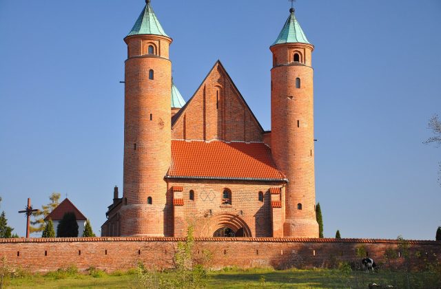 Church of St Roch and St John the Baptist, Brochow